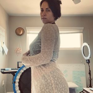 Boho light and white sheer top. Floor length for 5 foot 2 person. VDV brand. XS.